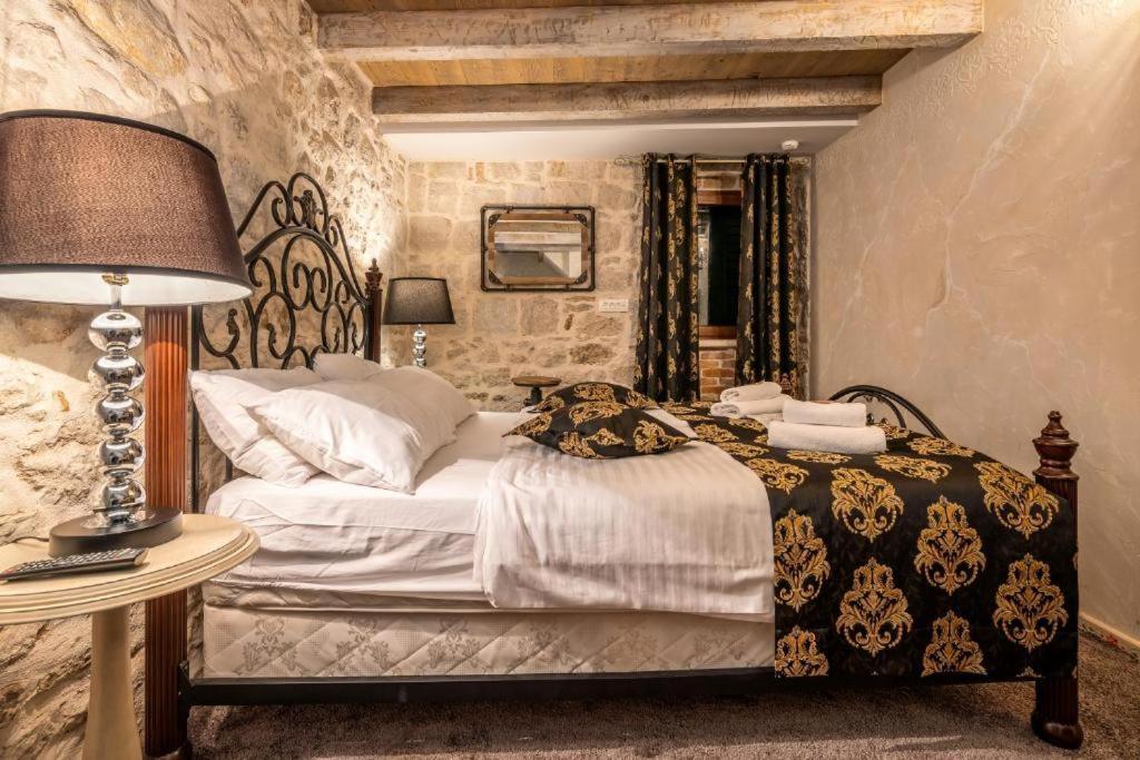 Historic Plaza Varos Split (Adults Only) 외부 사진